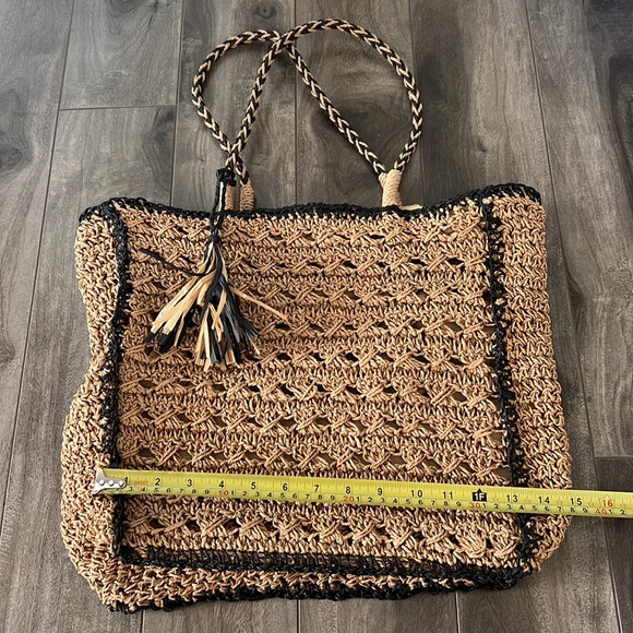 Beautiful Straw Beach Bag - Picture 7 of 13